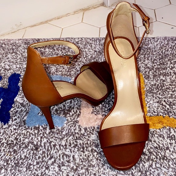 high heel shoes - Picture 2 of 2